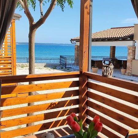 Holiday Home Happiness Привлака Екстериор снимка